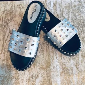 Forever❤️ Sandals studded silver rhinestone 5 1/2